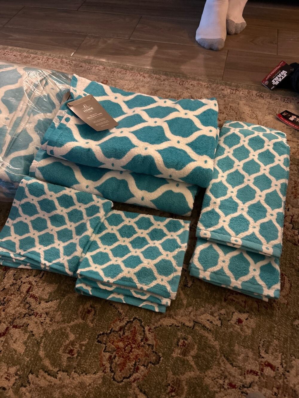 NWT JCPenney Home Trellis 12-Piece Towel Set Aqua Turquoise Geometric Ogee 2 set